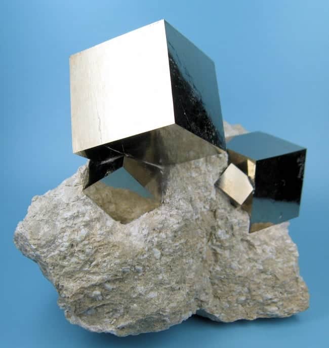 7556310-R3L8T8D-650-2780M-pyrite1