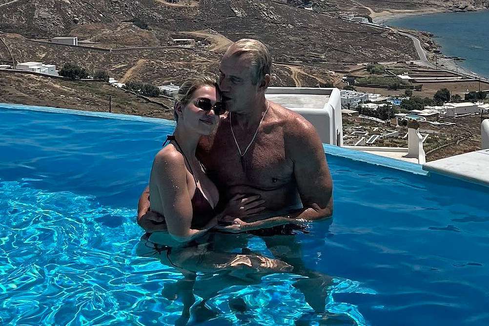 dolph lundgren emma krokdal mykonos 071323 2 960ea38d37fc485981a3da1449b55d00 1002x668 1