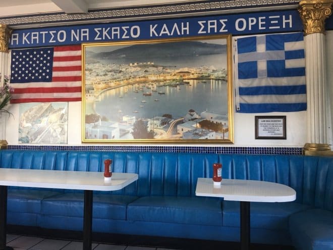 greek cafe omogenis poulaei giro stin erimo vgazei ekatommiria 4