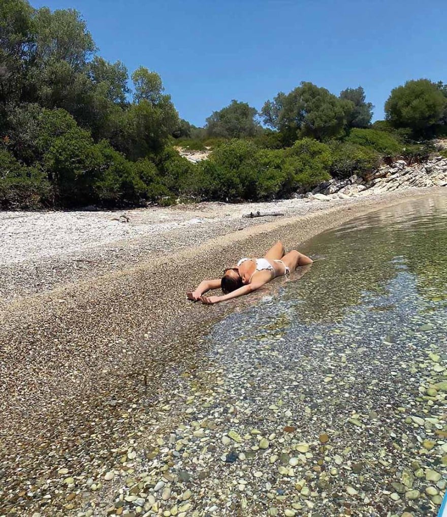 Οι χλιδάτες διακοπές της Τατιάνας Στεφανίδου και του Νίκου Ευαγγελάτου - Το σκάφος και τα μικροσκοπικά μπικίνι (Φωτογραφίες)