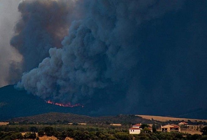 Εικόνα του πύρινου μετώπου στην Αλεξανδρούπολη