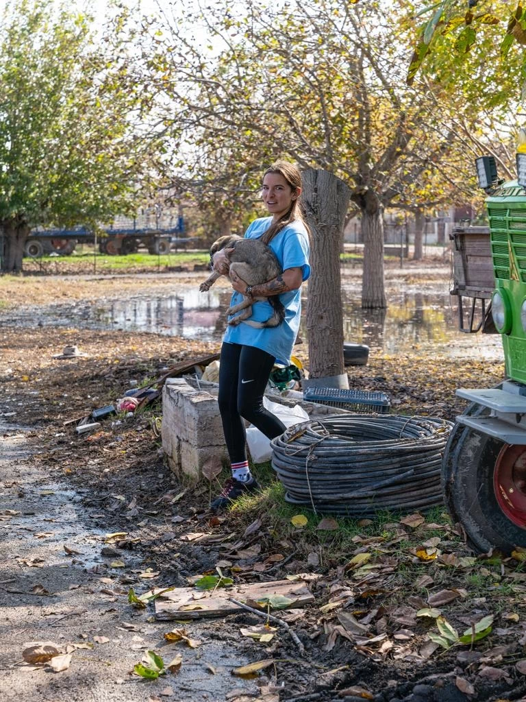 Η Εριέττα Κούρκουλου στα πλημμυρισμένα χωριά της Θεσσαλίας 