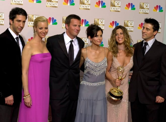 David Schwimmer, Lisa Kudrow, Matthew Perry, Courteney Cox Arquette, Jennifer Aniston και Matt στα Emmy Awards, το 2002/  (AP Photo/Reed Saxon, File)