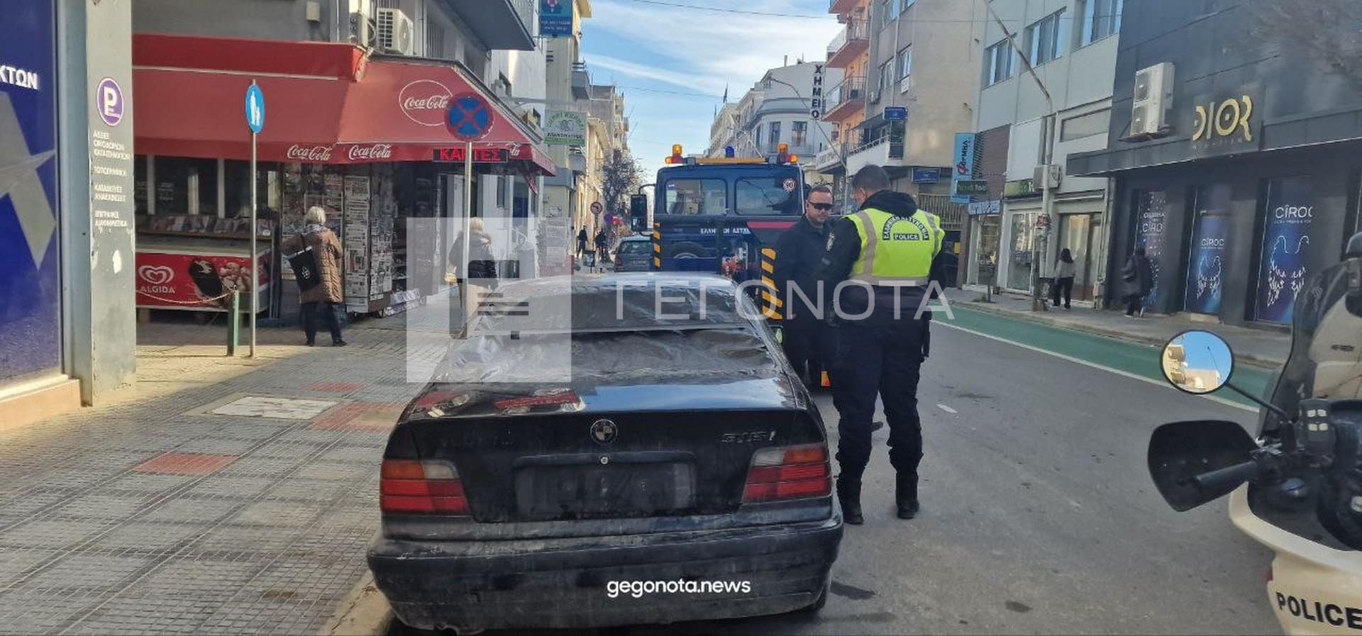 Βόλος: Πάρκαρε παράνομα, έβγαλε τις πινακίδες και πήγε να πιει τσίπουρα