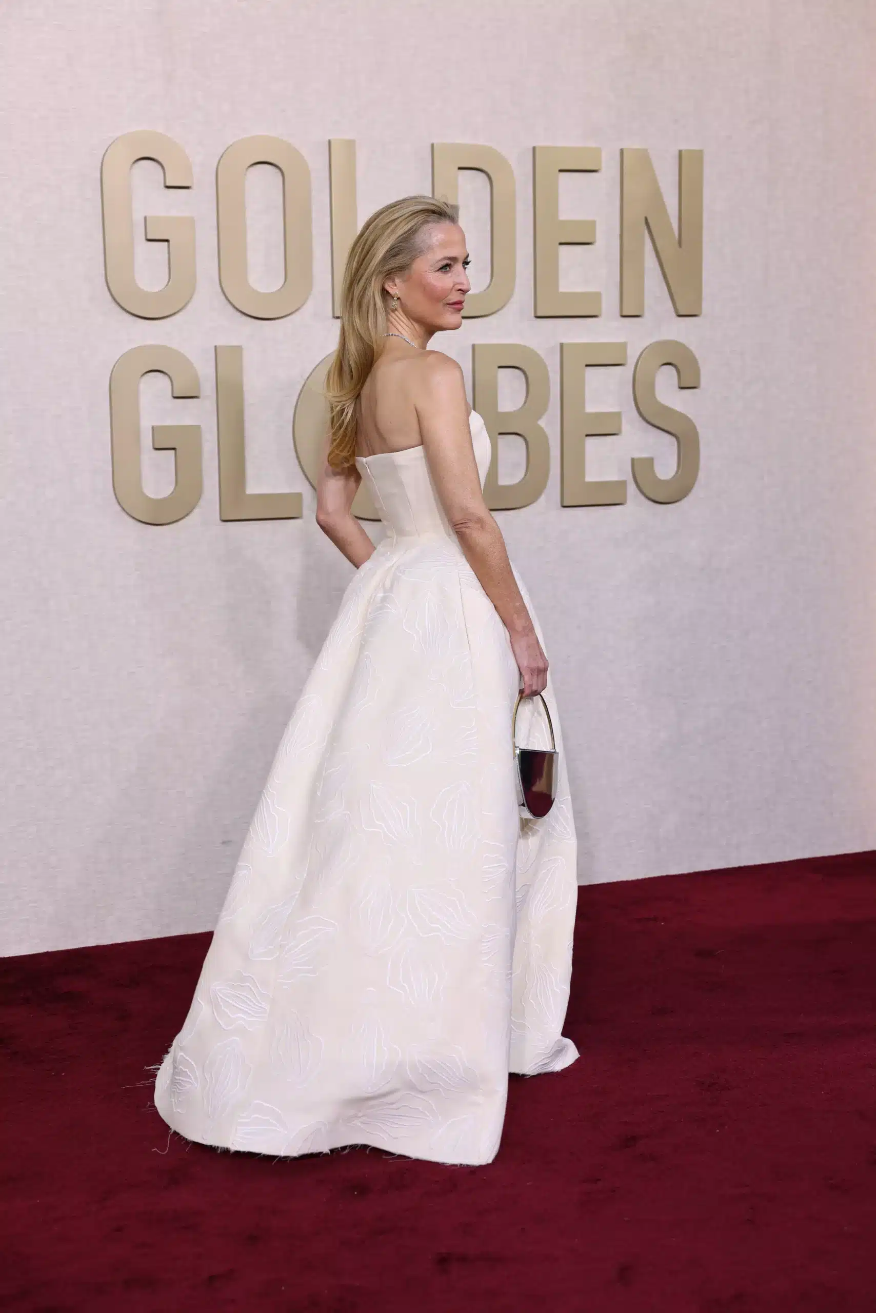 gillian anderson golden globes r 0801 4 scaled