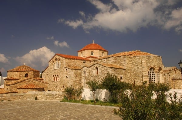 panagia ekatopyliani 600x398 1