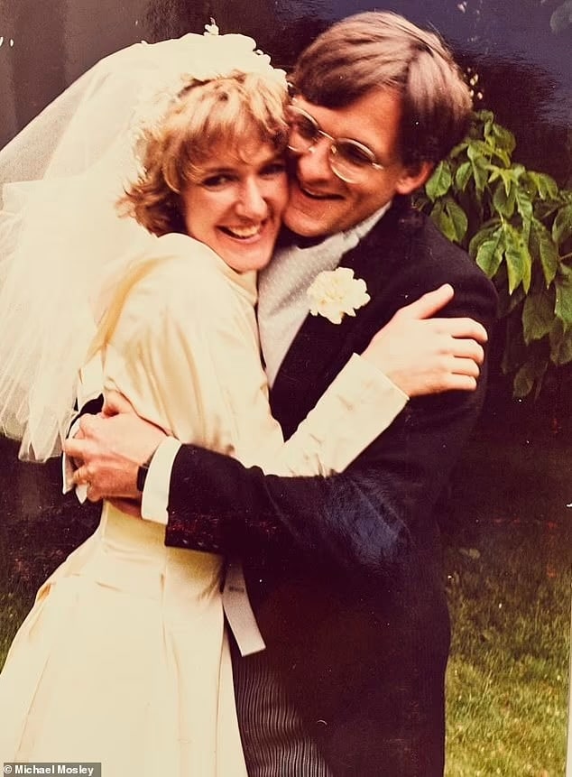 85819925 13504613 dr mosley with his wife clare on their wedding day in 1987 nearl a 12 1717834721304