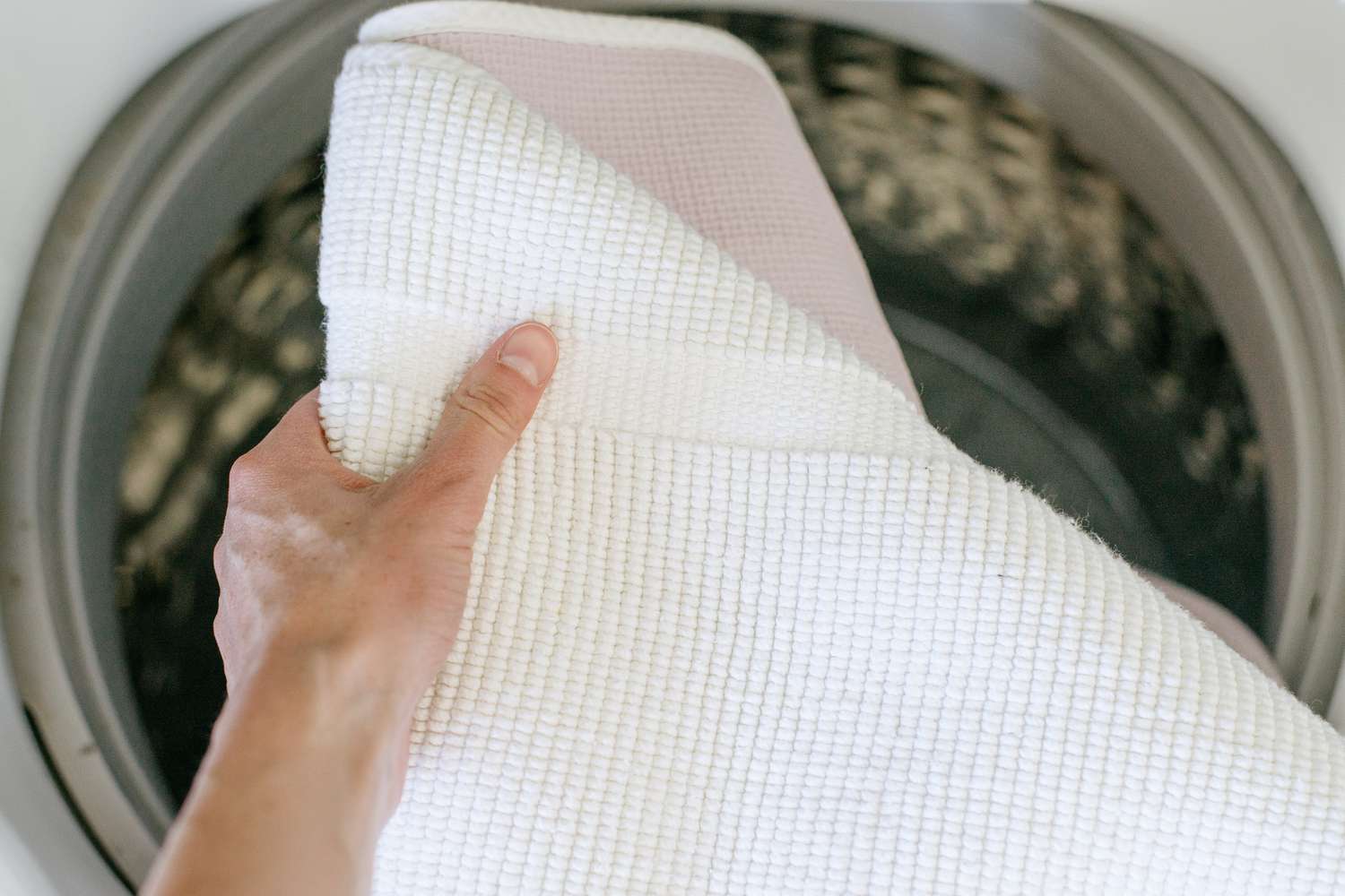 how to wash throw rugs for best results 03 dfca297f9bc74678a5e3366121464dd8 1500x1000 1