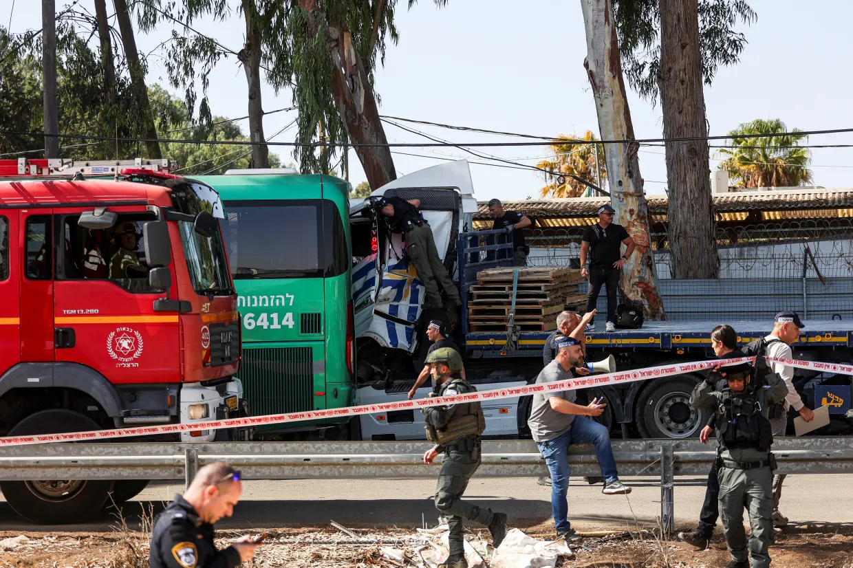 israeli police work scene truck 944279175